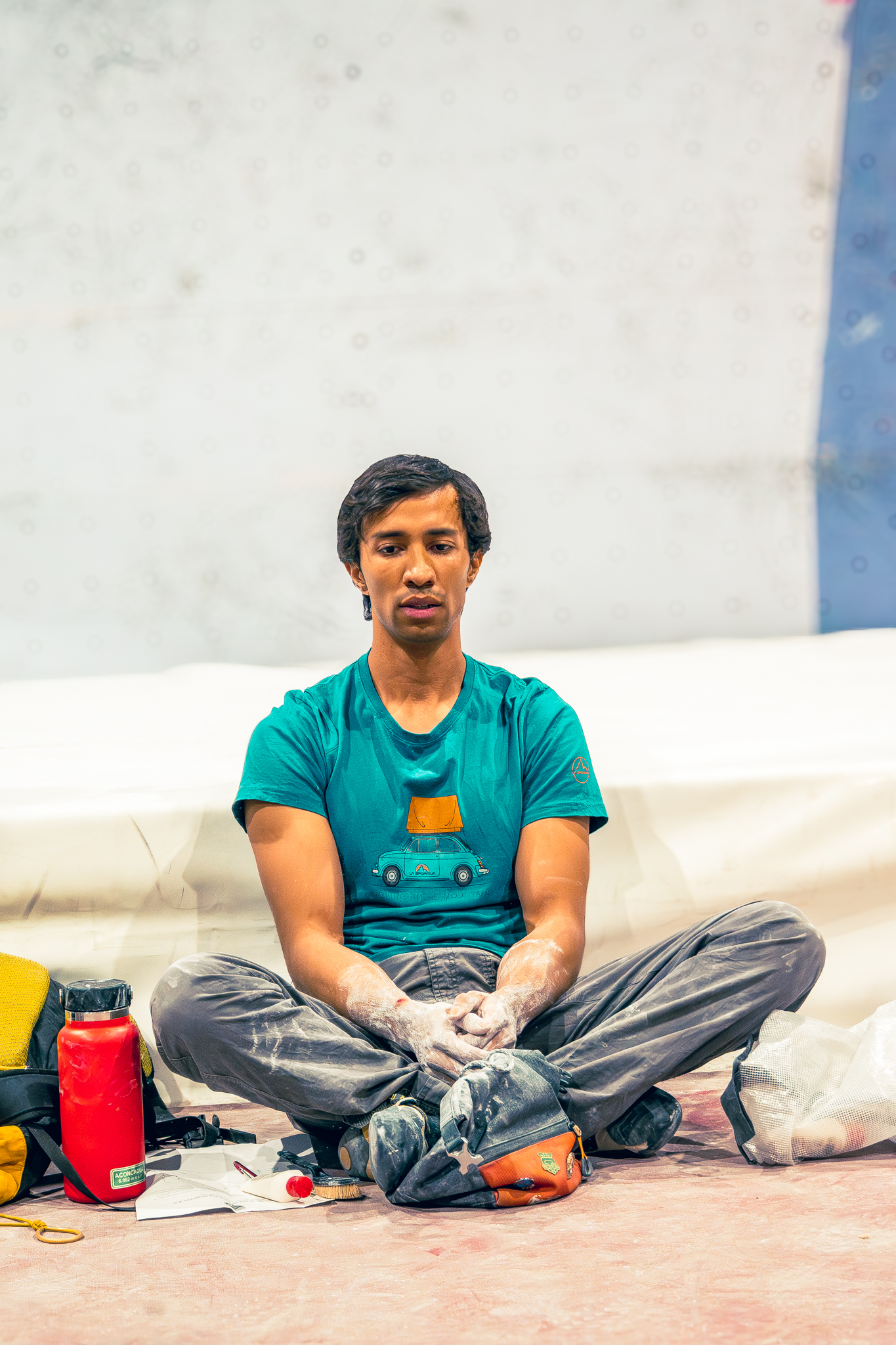 "El Muro de la Verdad y el Despertar del Trueno"